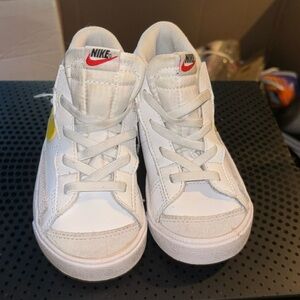 Nike Blazers- Mid